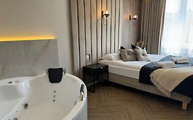 Family & Business Sauna Apartments No7 Zlota Centrum Vip Unikat Spa - 3 Bedroom With Private Sauna, Jacuzzi, Balcony, Parking -Piekny Apartament